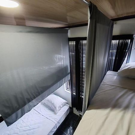 Blackout Hostel La Fortuna Bagian luar foto